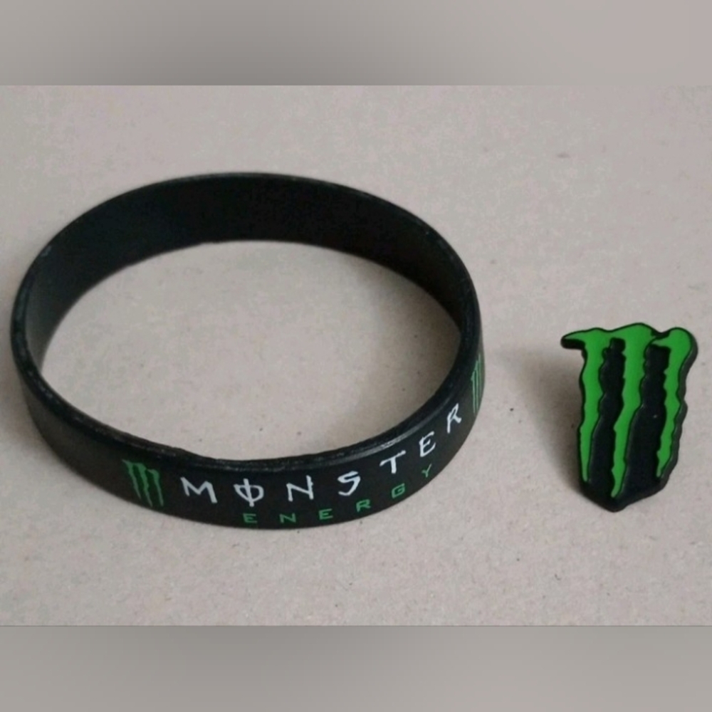Monster Energy Pin And Rubber Bracelet Set